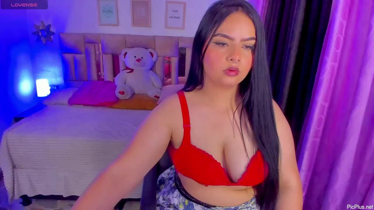 Mia_j51