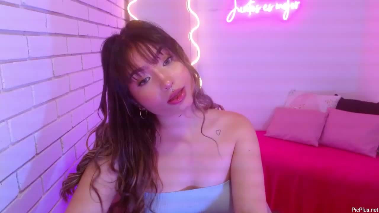 Selenaa_tay