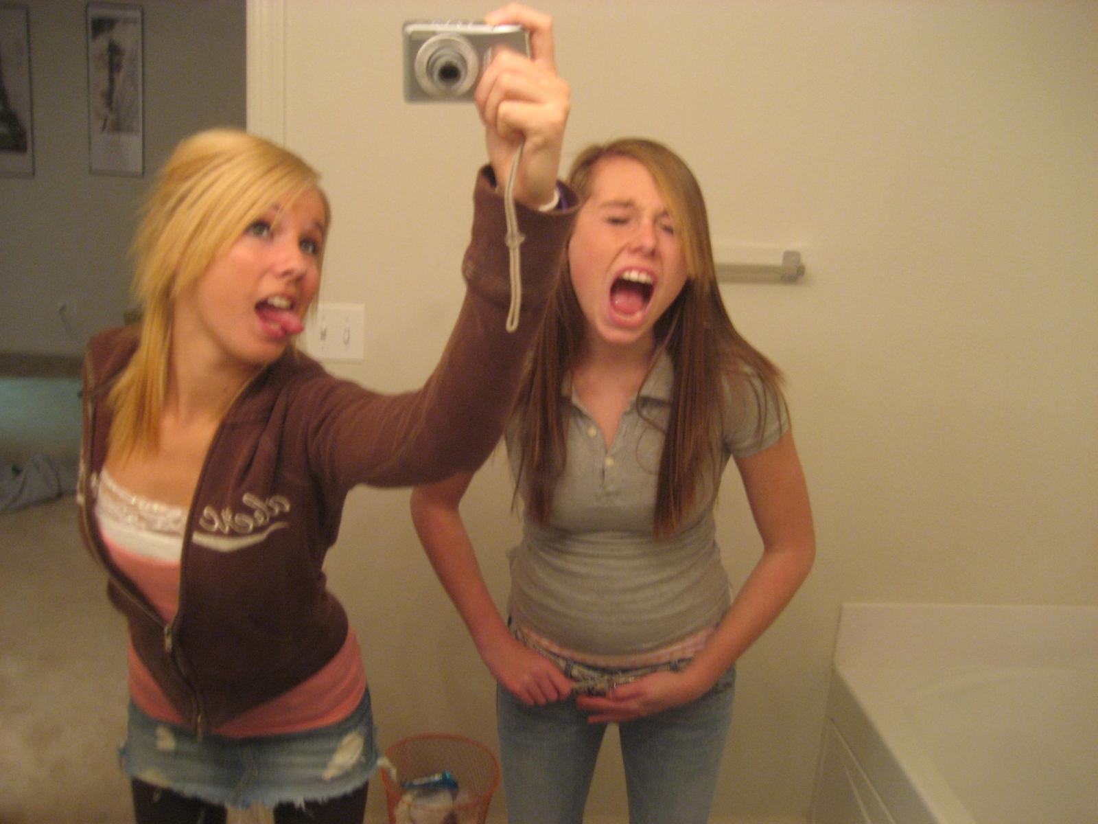 nude_gf_selfies_01.jpg