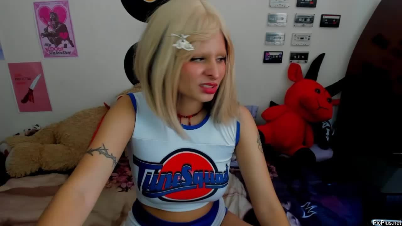 Hot_violet69