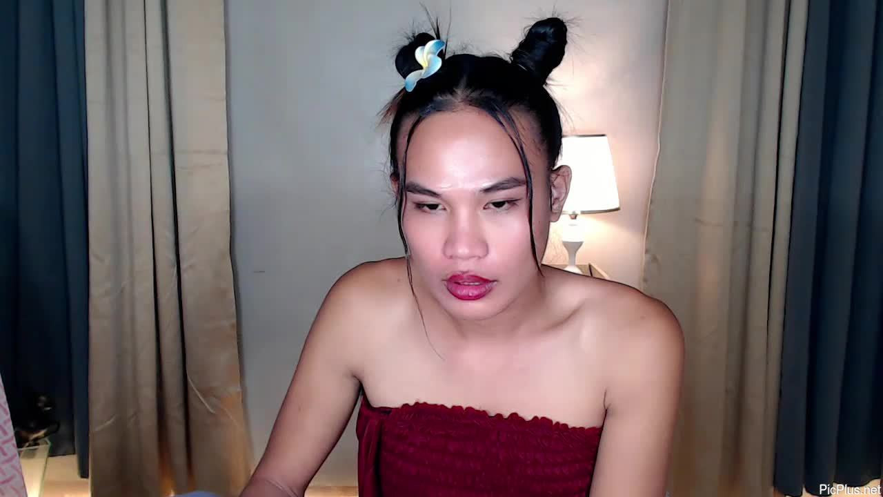 Lady_on_boardx