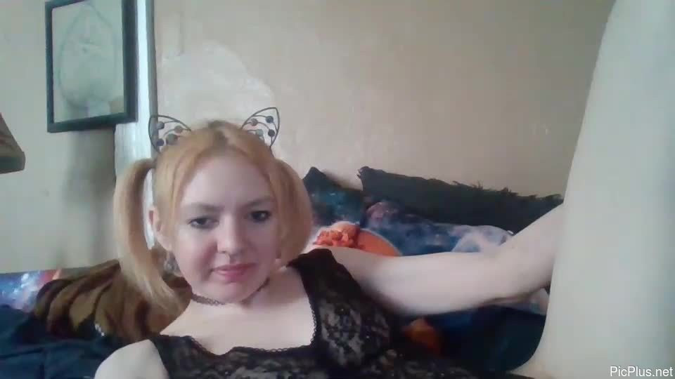 Titsout_hanginout