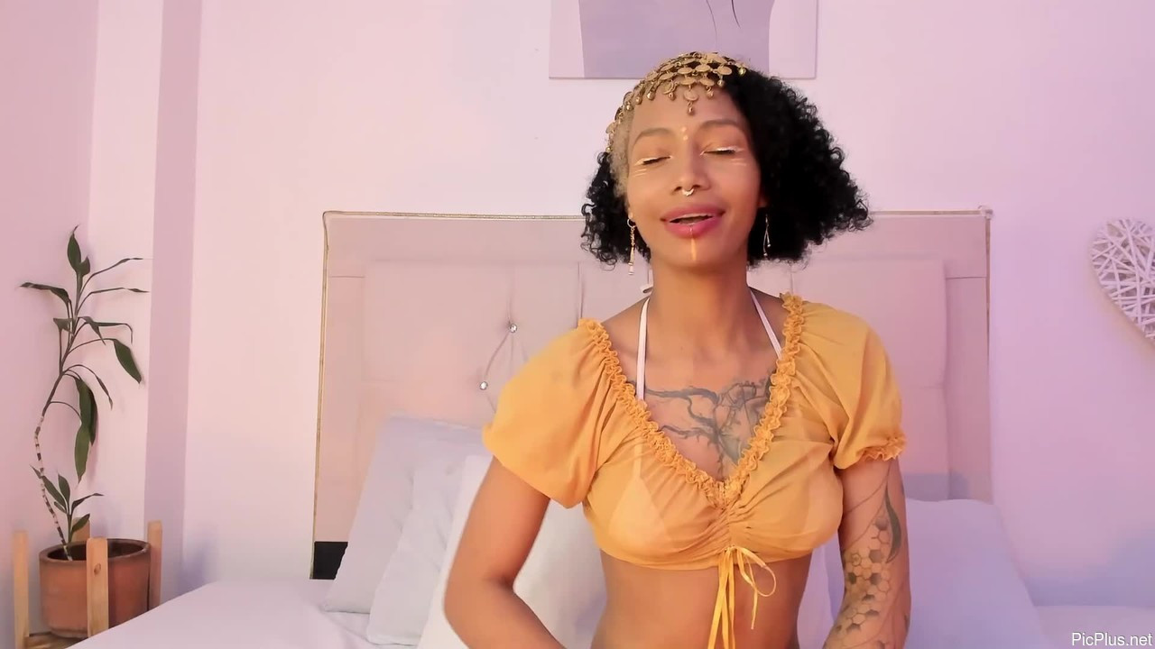 Daiana_curly